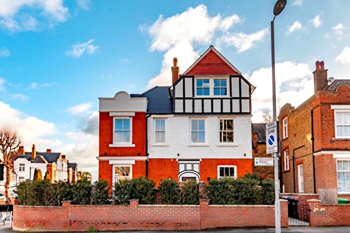 1 Bedroom Flat To Rent In Cranes Park, Surbiton, KT5