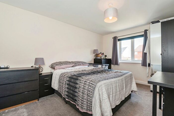 3 Bedroom End Of Terrace House For Sale In Chiltern Crescent, Fair Oak, Eastleigh, SO50