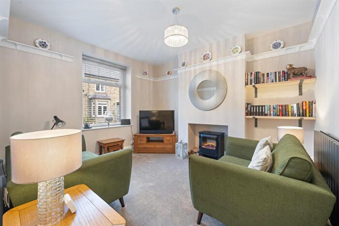 3 Bedroom End Of Terrace House For Sale In Manchester Road, Tideswell, Buxton, SK17
