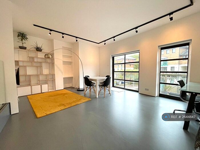 2 Bedroom Flat To Rent In Plover Way, London, SE16