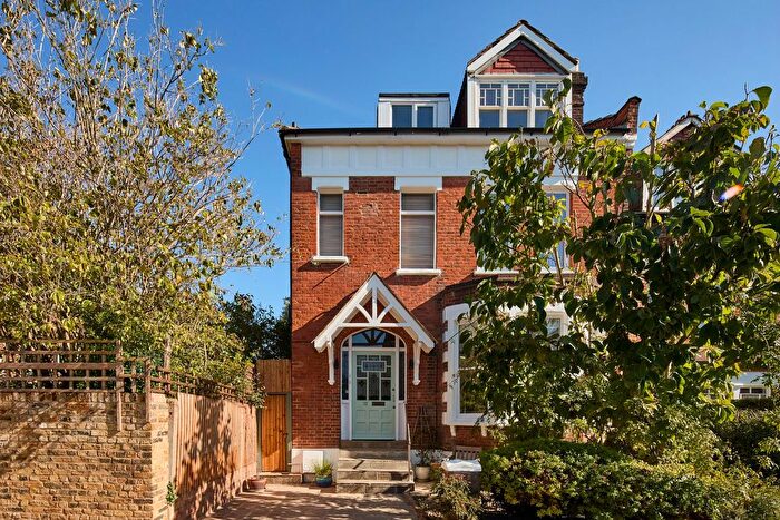 2 Bedroom Flat For Sale In Albany Road, London, N4