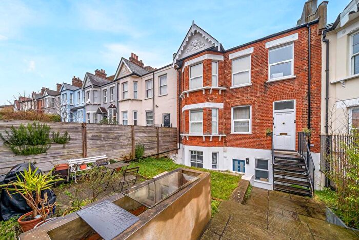 3 Bedroom Apartment For Sale In Overhill Road, East Dulwich, SE22