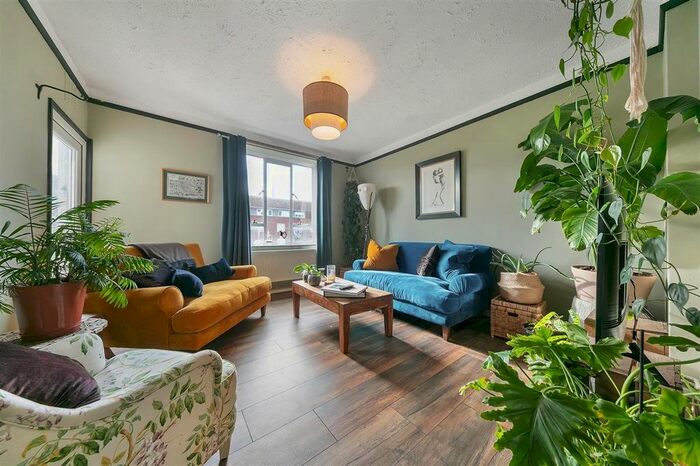 3 Bedroom Flat To Rent In Iron Mill Road, London, SW18
