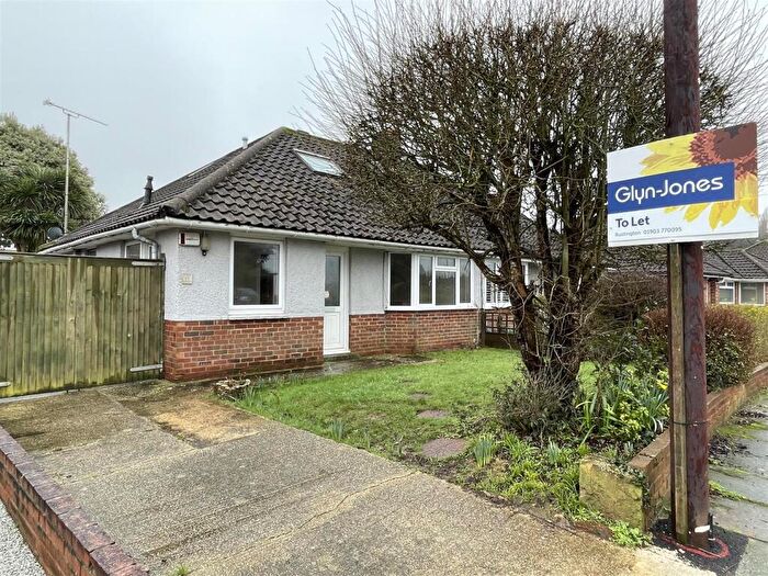 4 Bedroom Semi-Detached Bungalow To Rent In Hearnfield Road, Littlehampton, BN17