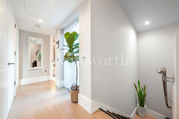 1 Bedroom Apartment For Sale In Hodford Road, London, NW11