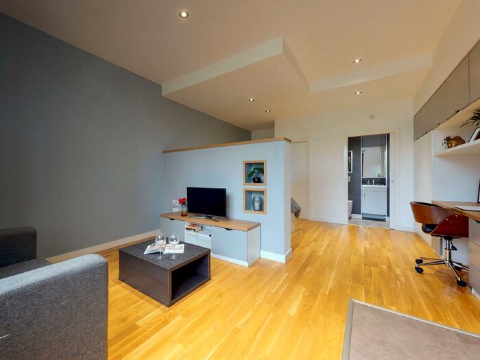 Studio To Rent In Wade Lane, Leeds, West Yorkshire, LS2