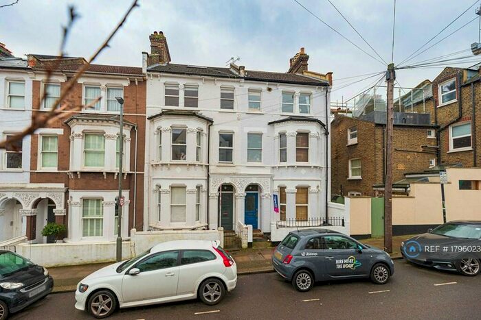 2 Bedroom Flat To Rent In Eckstein Road, London, SW11