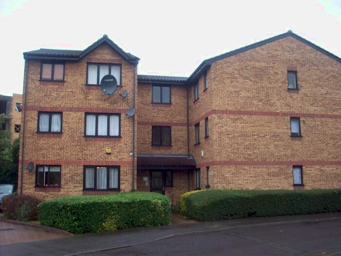 1 Bedroom Flat To Rent In Gartons Close, Enfield, Middlesex, U.K, EN3