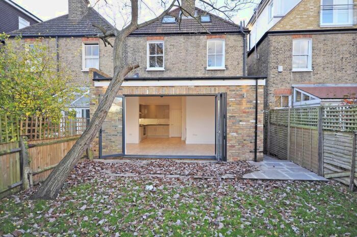 2 Bedroom Flat To Rent In Burlington Avenue, Kew, TW9