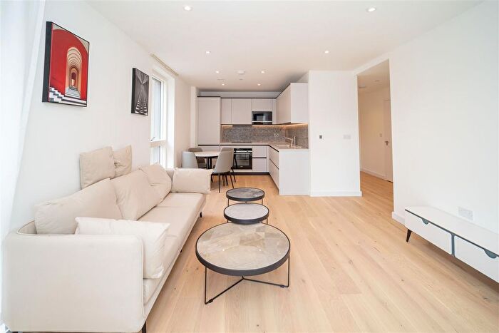 1 Bedroom Flat To Rent In Broxburn House, Bathgate Place, London, W13