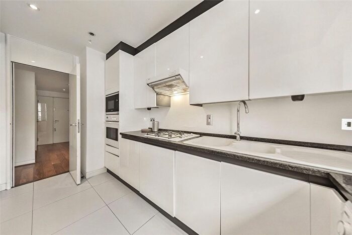 2 Bedroom Flat For Sale In Emperors Gate, London, SW7