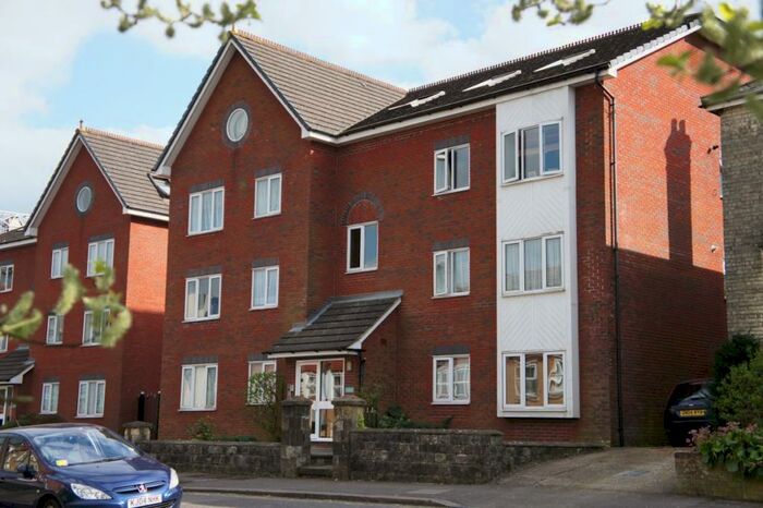 1 Bedroom Flat To Rent In Chapel Road, Redhill, RH1
