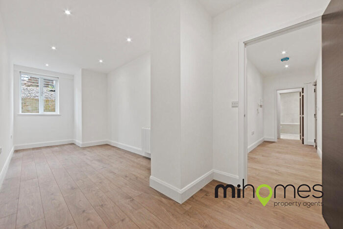 2 Bedroom Apartment To Rent In Key Point, Potters Bar, EN6