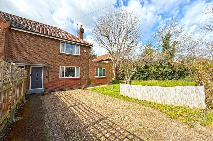 3 Bedroom Semi-Detached House For Sale In Back Lane, Richmond, TW10