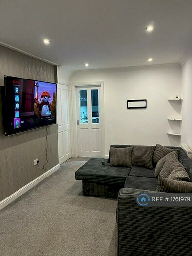 3 Bedroom Semi-Detached House To Rent In Beech Grove, Crewe, CW1