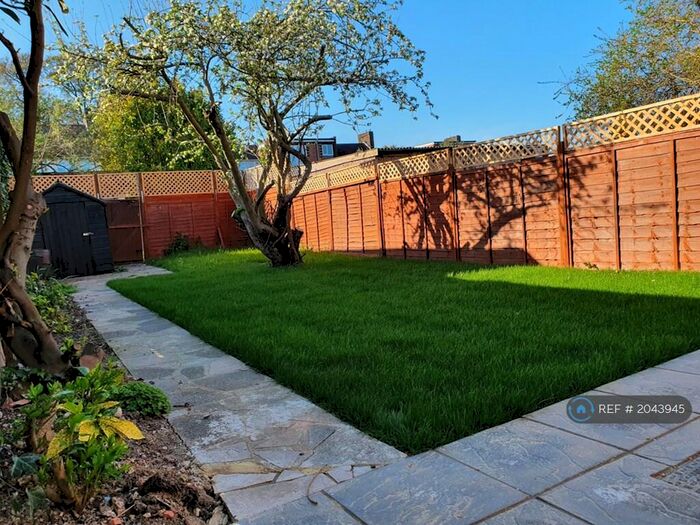 3 Bedroom Terraced House To Rent In Hillcross Avenue, Morden, SM4