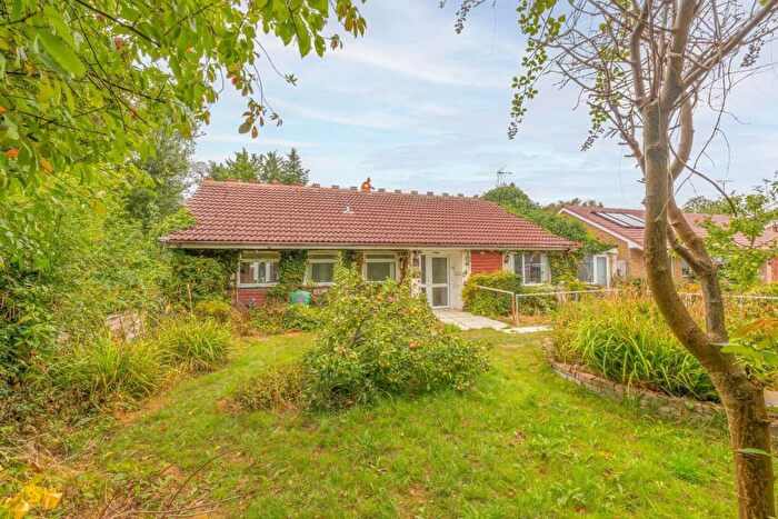 2 Bedroom Detached Bungalow For Sale In Kingsmead, Edlesborough, LU6
