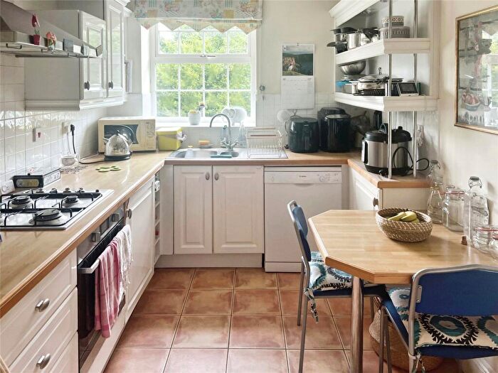 2 Bedroom Flat To Rent In Chadwick Place, Long Ditton, Surbiton, Surrey, KT6