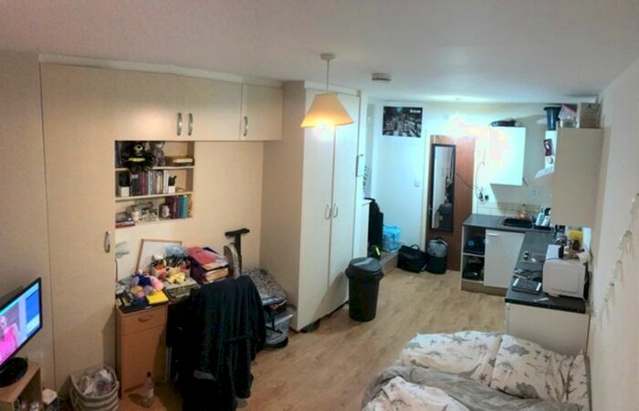 Studio To Rent In West Hendon Broadway, London, NW9