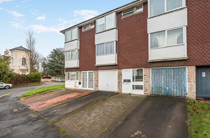 4 Bedroom House For Sale In Willow Drive, Bracknell, Berkshire, RG12