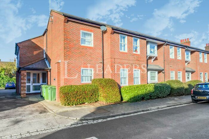 1 Bedroom Flat To Rent In Stable Court, Heath Road, St Albans, AL1