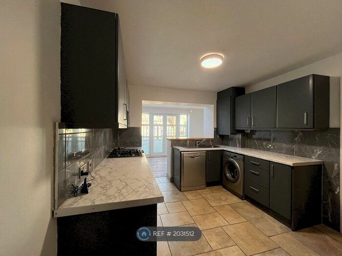 3 Bedroom Semi-Detached House To Rent In Truleigh Drive, Portslade, Brighton, BN41