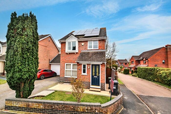 3 Bedroom Link Detached House To Rent In Corfe Mullen, BH21