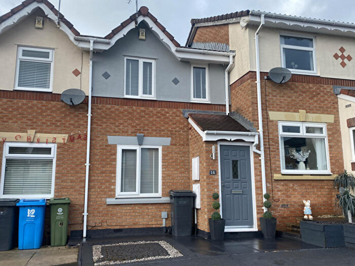 2 Bedroom Town House To Rent In Hurstwood Close, Oldham, Lancashire, OL8