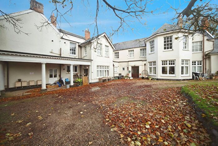 2 Bedroom Flat For Sale In Kingston Road, Taunton, TA2