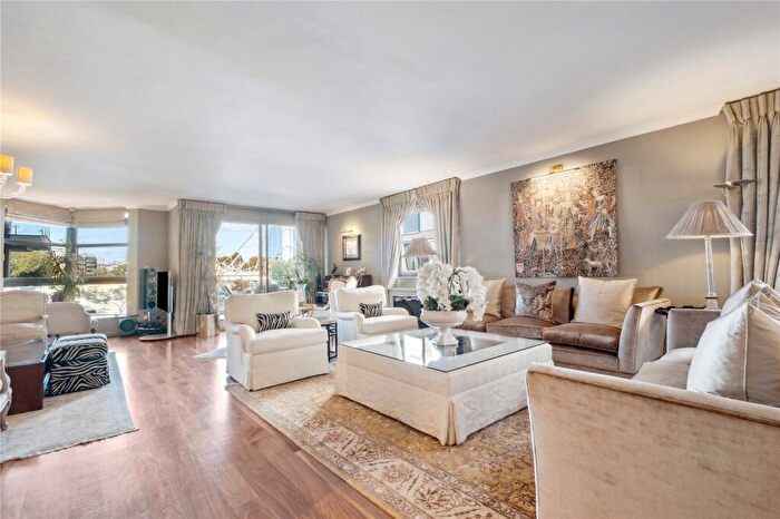 4 Bedroom Flat To Rent In Waterside Point, Anhalt Road, SW11