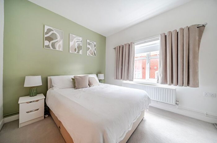 1 Bedroom Flat For Sale In Hill Lane, Shirley, Southampton, Hampshire, SO15