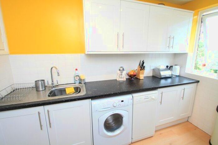 2 Bedroom Flat To Rent In Byron House, Beckenham, BR3