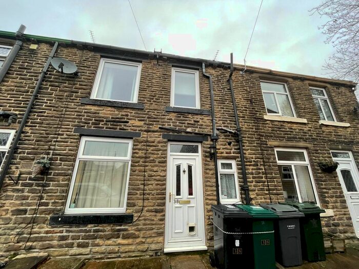 2 Bedroom Property To Rent In Baildon, Shipley, West Yorkshire BD17