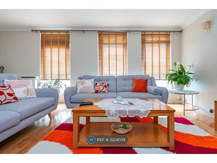 3 Bedroom Flat To Rent In Marlbury, London, NW8