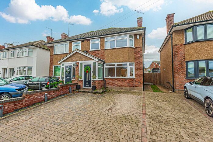 3 Bedroom Semi Detached House For Sale In Broad Oak Way, Rayleigh, SS6
