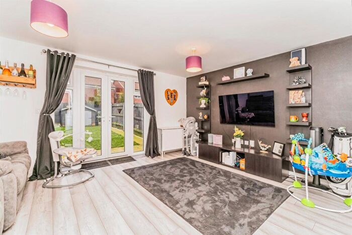 3 Bedroom End Of Terrace House For Sale In Lime Oval, Raunds, NN9