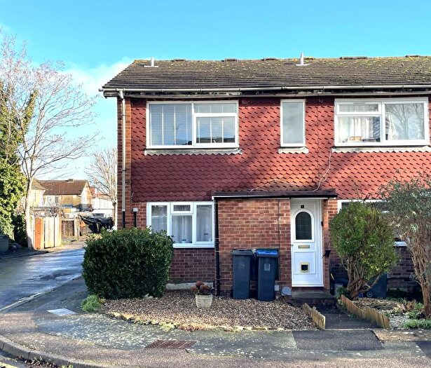 1 Bedroom Flat For Sale In Eastbrook Close, Woking, GU21