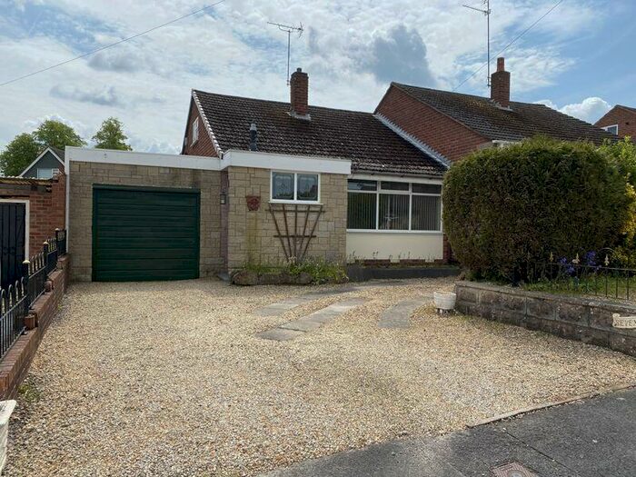 3 Bedroom Semi-Detached Bungalow To Rent In Thanet Close, Kingswinford, DY6