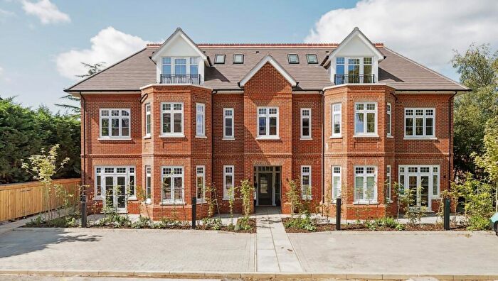 1 Bedroom Flat To Rent In More Lane, Esher, KT10