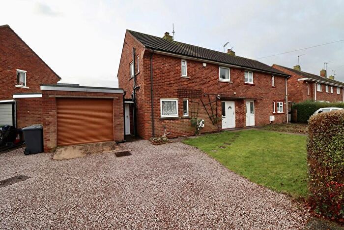 3 Bedroom Semi Detached House For Sale In Laughton Way, Lincoln, LN2