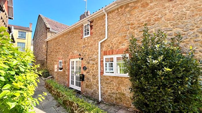 2 Bedroom Cottage To Rent In Apple Mews, Silver Street, Ilminster, Somerset, TA19