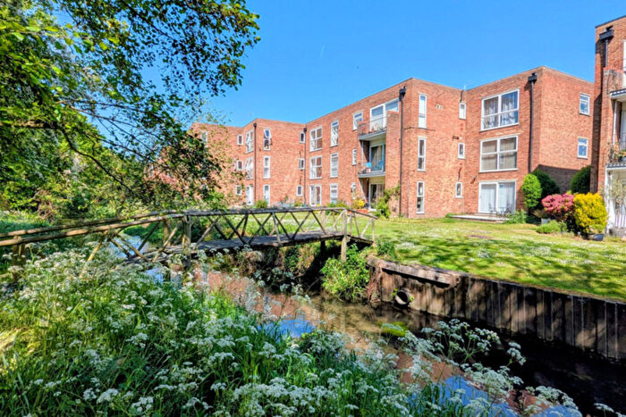 2 Bedroom Apartment To Rent In River Park, Boxmoor, HP1