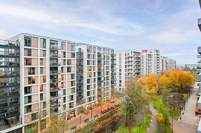 3 Bedroom Flat To Rent In Colville Mansions, Victory Parade, Stratford, London, E20