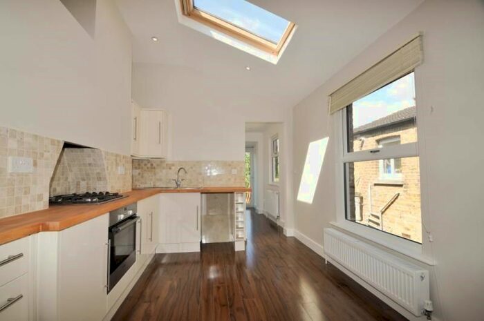 2 Bedroom Flat To Rent In Gladstone Road, London, SW19