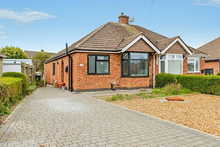 2 Bedroom Bungalow For Sale In Park Lane, Northampton, Northamptonshire, NN5