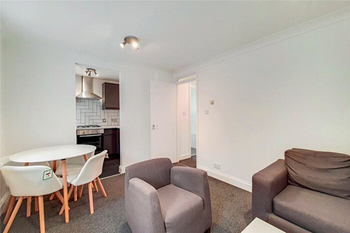1 Bedroom Flat To Rent In Chiswick Plaza, - Sutton Court Road, W4
