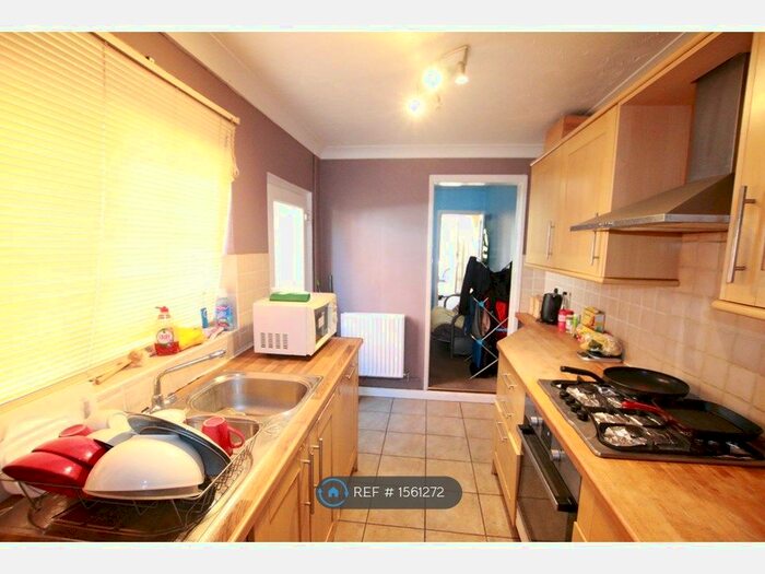 4 Bedroom Terraced House To Rent In Brighton Road, Reading, RG6