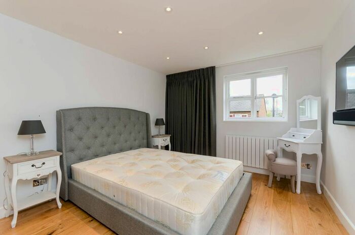 1 Bedroom Flat To Rent In Maynard Close, Fulham, London, SW6