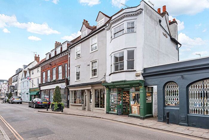 3 Bedroom Flat To Rent In High Street, Eton, SL4