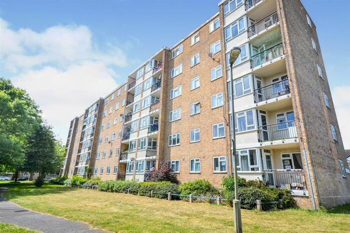 4 Bedroom Flat For Sale In Chobham Gardens, Southfields, SW19